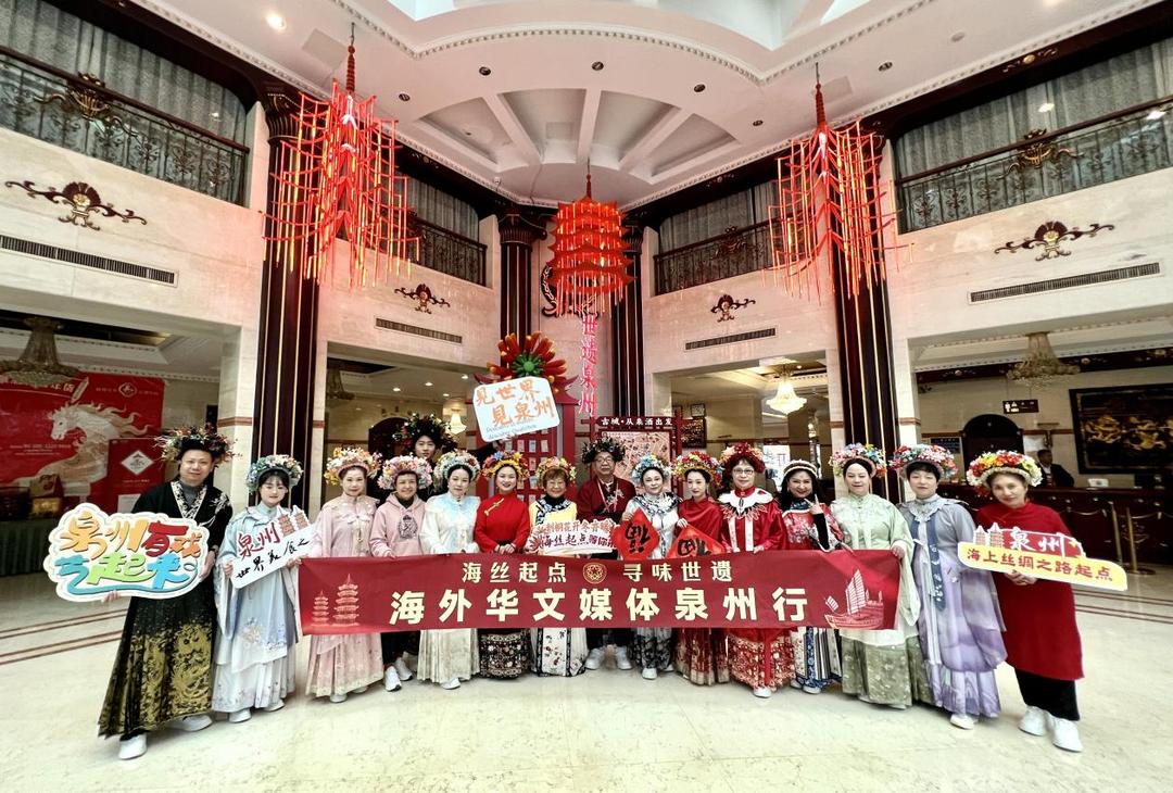 马中双语 | 海外华文媒体泉州行 簪花走桥传递世遗之美